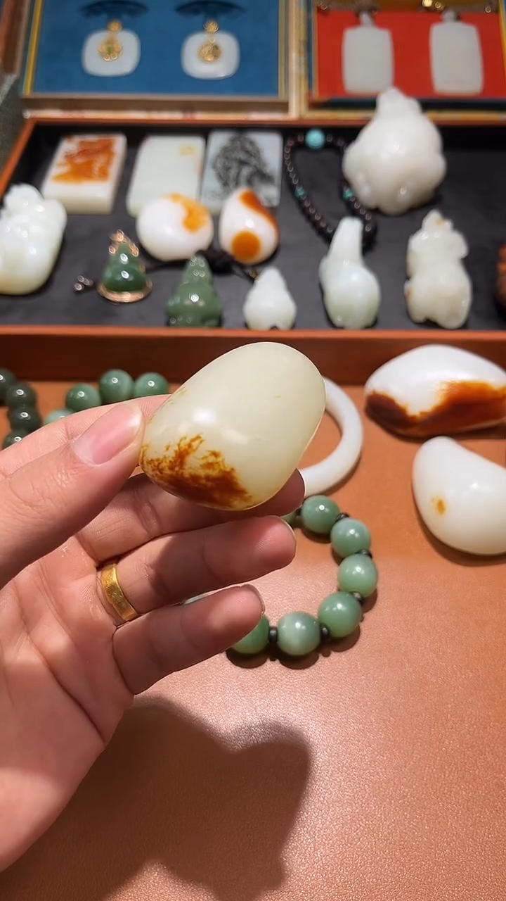 未镶嵌和田玉把件无****。和田玉