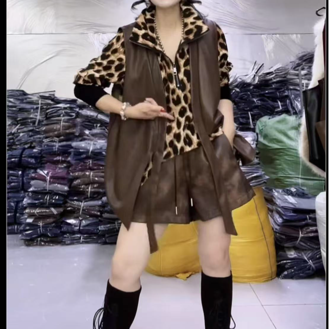 2025春夏超级好穿搭配衬衫PU皮马甲女V领休闲港风砍肩潮