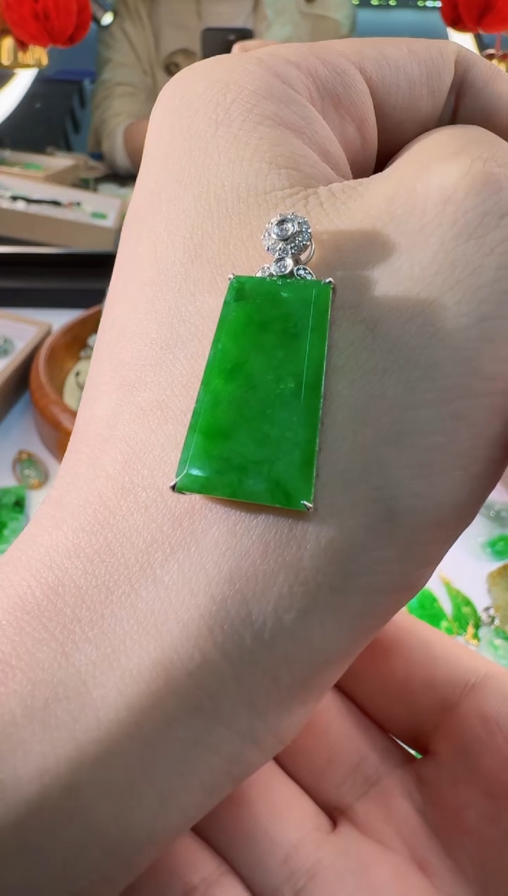 【闪购商品】翡翠18K金镶嵌颈饰缅甸翡翠A货吊坠