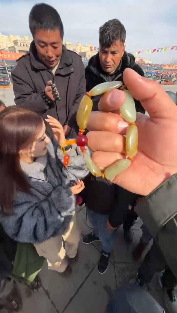 未镶嵌和田玉（糖玉）挂件和田玉