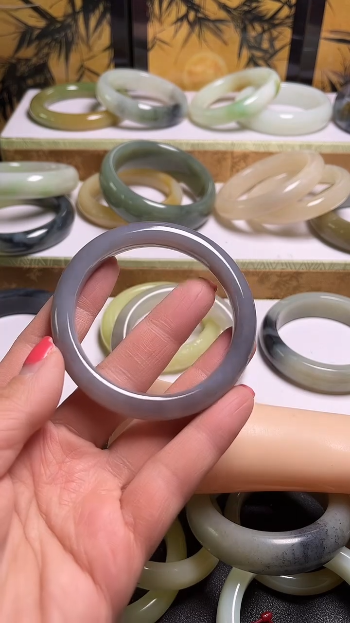 【闪购商品】和田玉手镯未镶嵌烟紫57