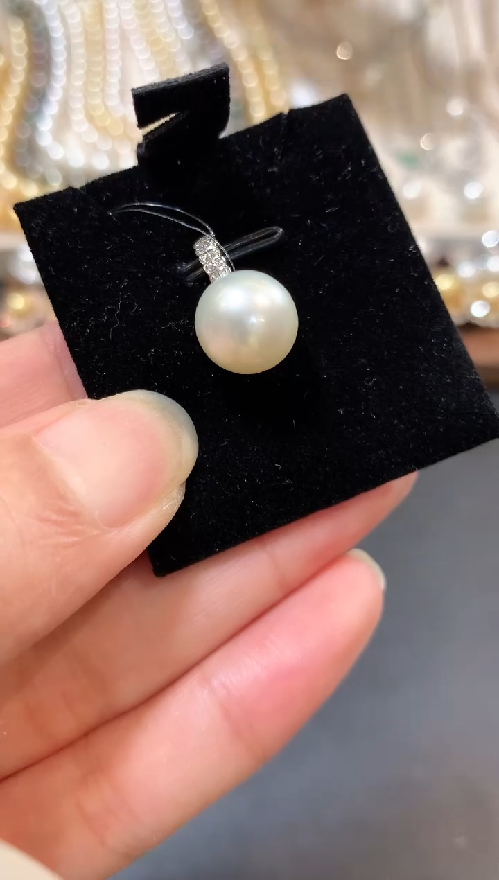 18K金镶嵌海水珍珠吊坠m31  