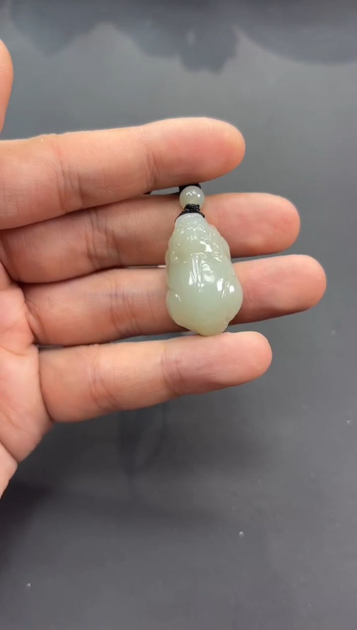 【闪购商品】和田玉吊坠(赠链)未镶嵌且末微色差近矿吊坠