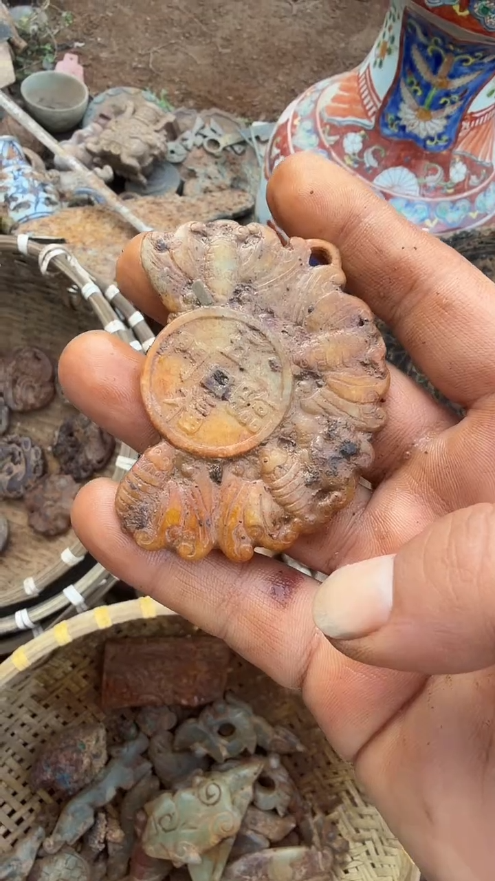 未镶嵌岫岩河磨玉（透闪石质玉）挂件岫岩河磨玉
