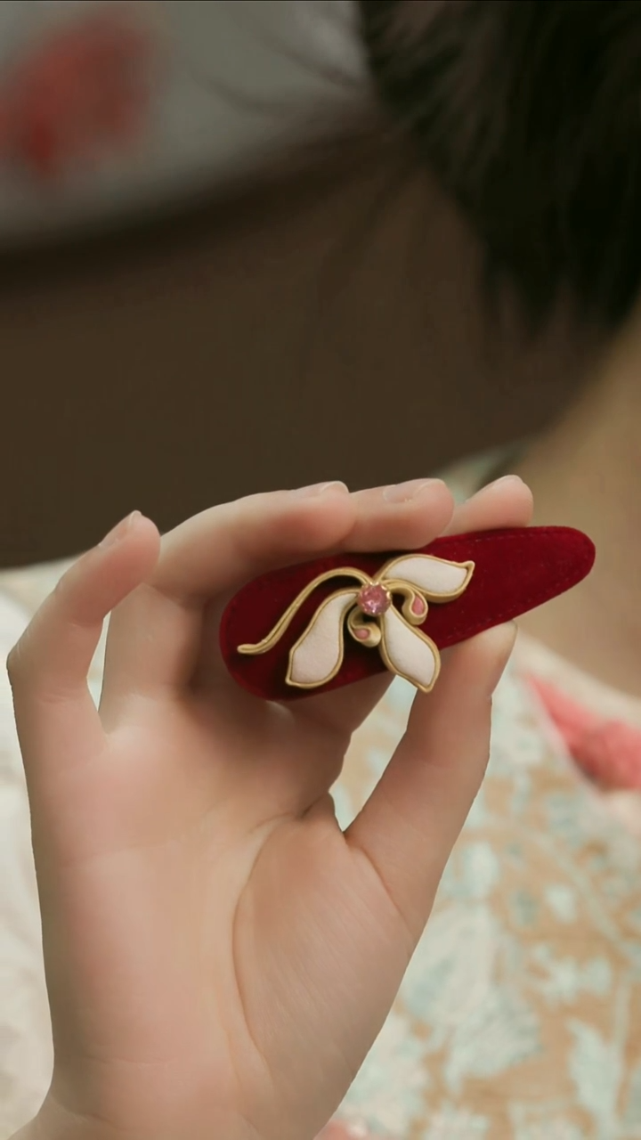 刺绣湘传礼盘扣发夹