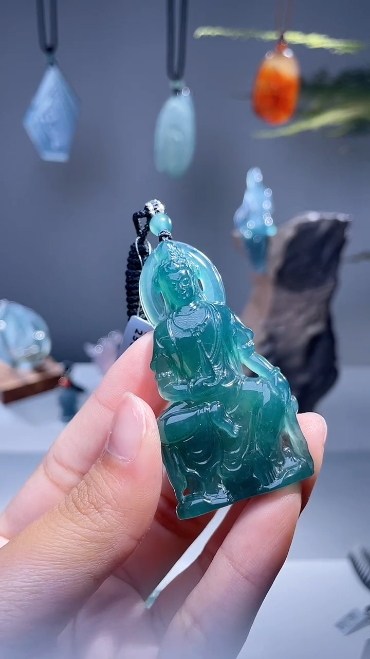 颈饰未镶嵌翡翠观音自在