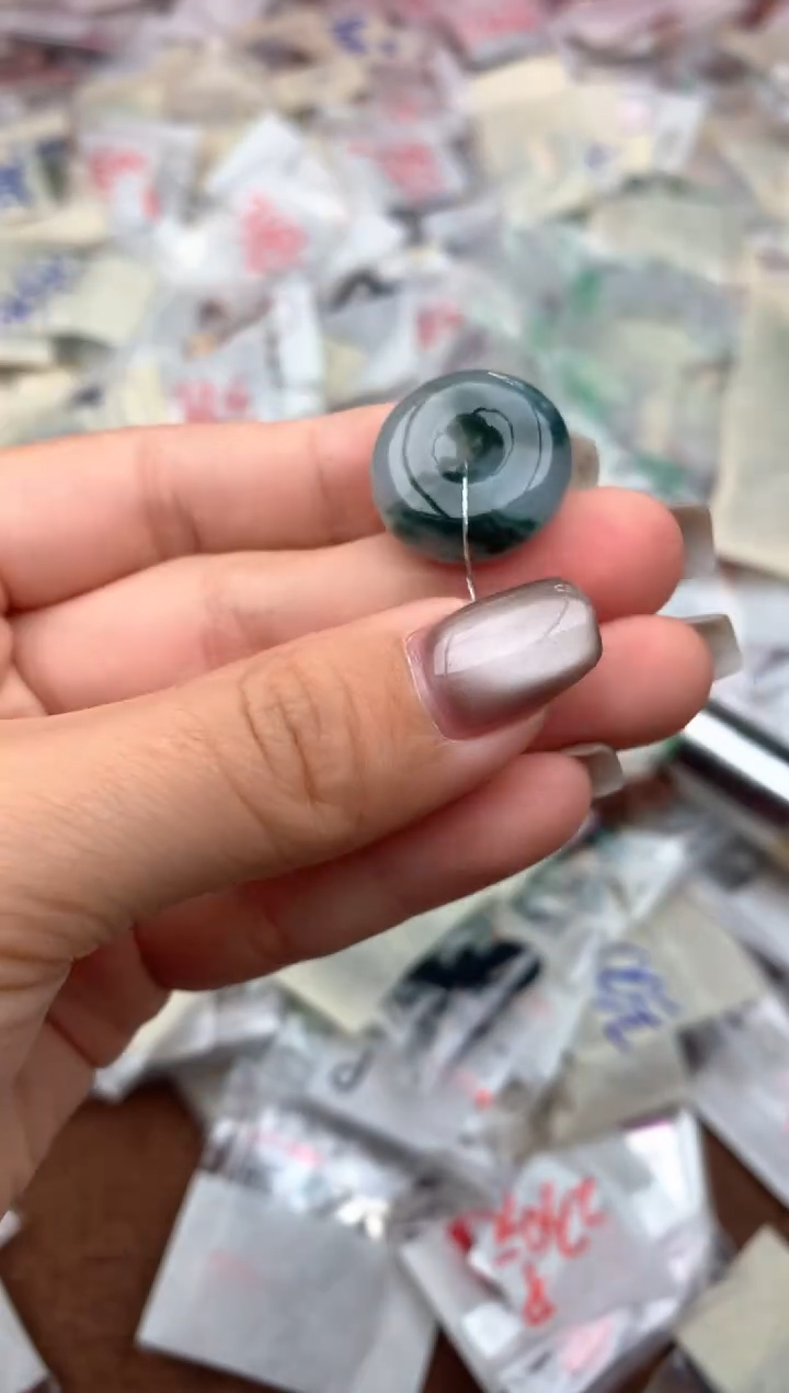 未镶嵌挂件翡翠—