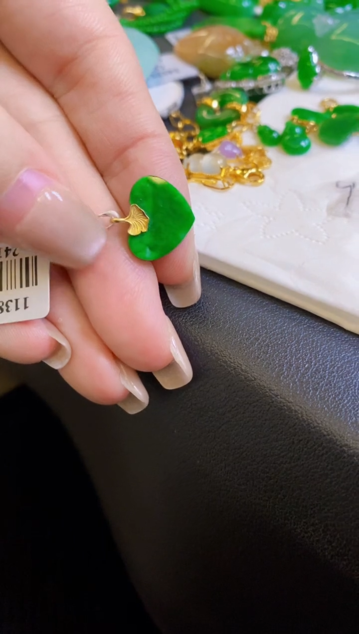 【闪购商品】定制翡翠18K金镶嵌吊坠