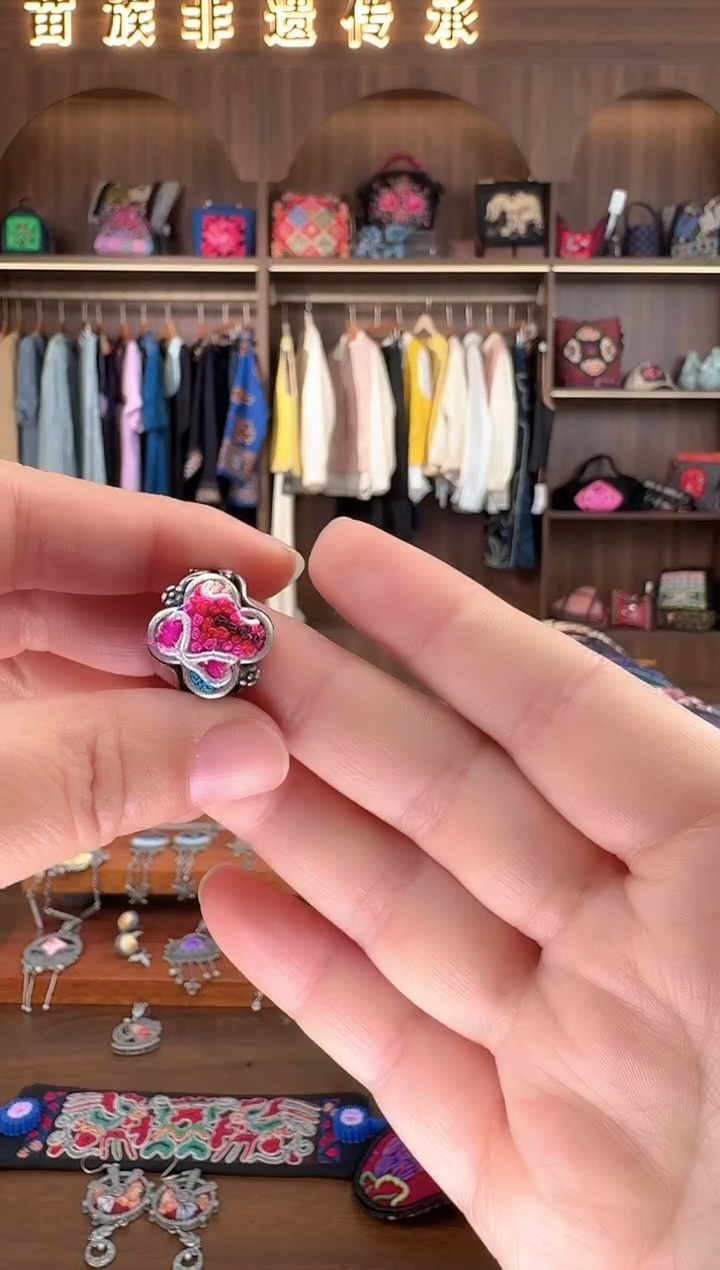 【闪购商品】织绣扶光苗绣传承100