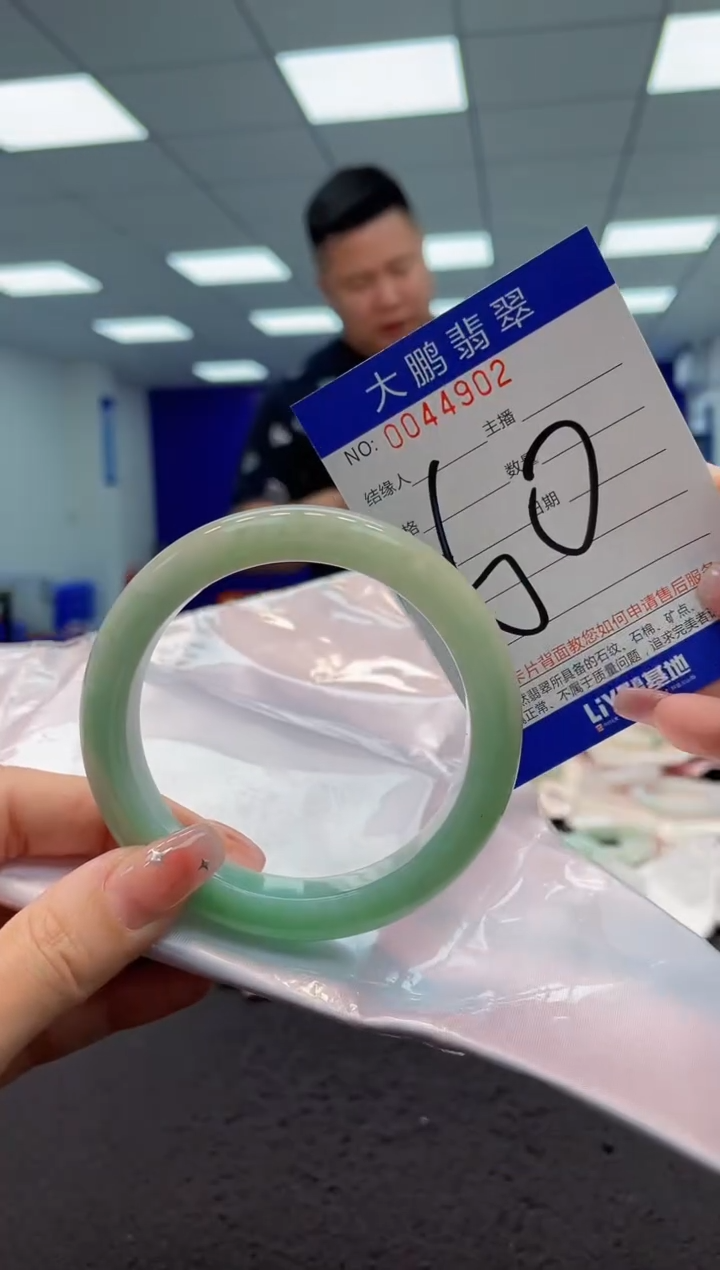 【闪购商品】翡翠手镯未镶嵌AAAAAAAAAA
