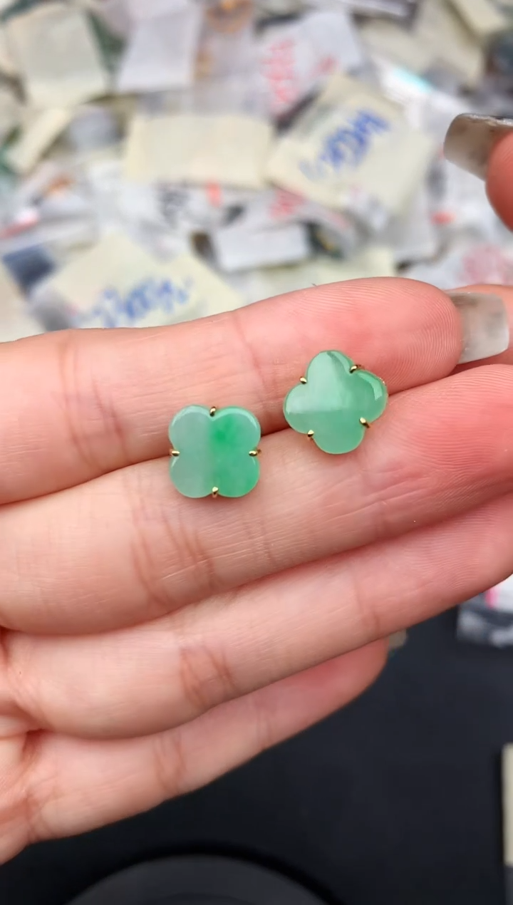 18K金镶嵌挂件翡翠—