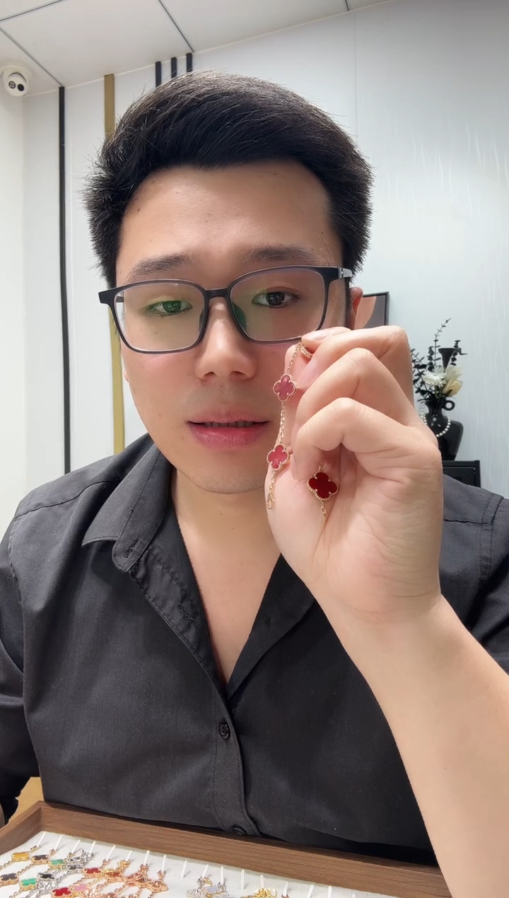 18K金镶嵌手链玛瑙/玉髓听****音红色k黄，五花手链