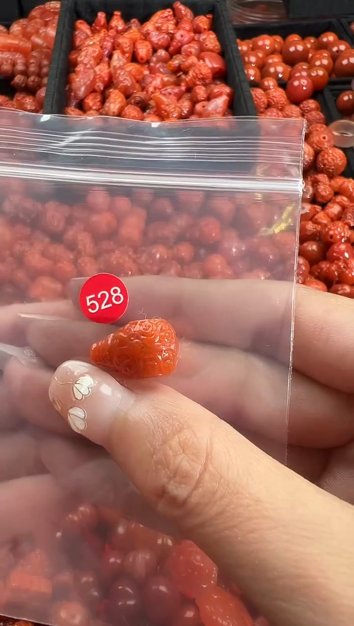 颈饰未镶嵌南红玛瑙1