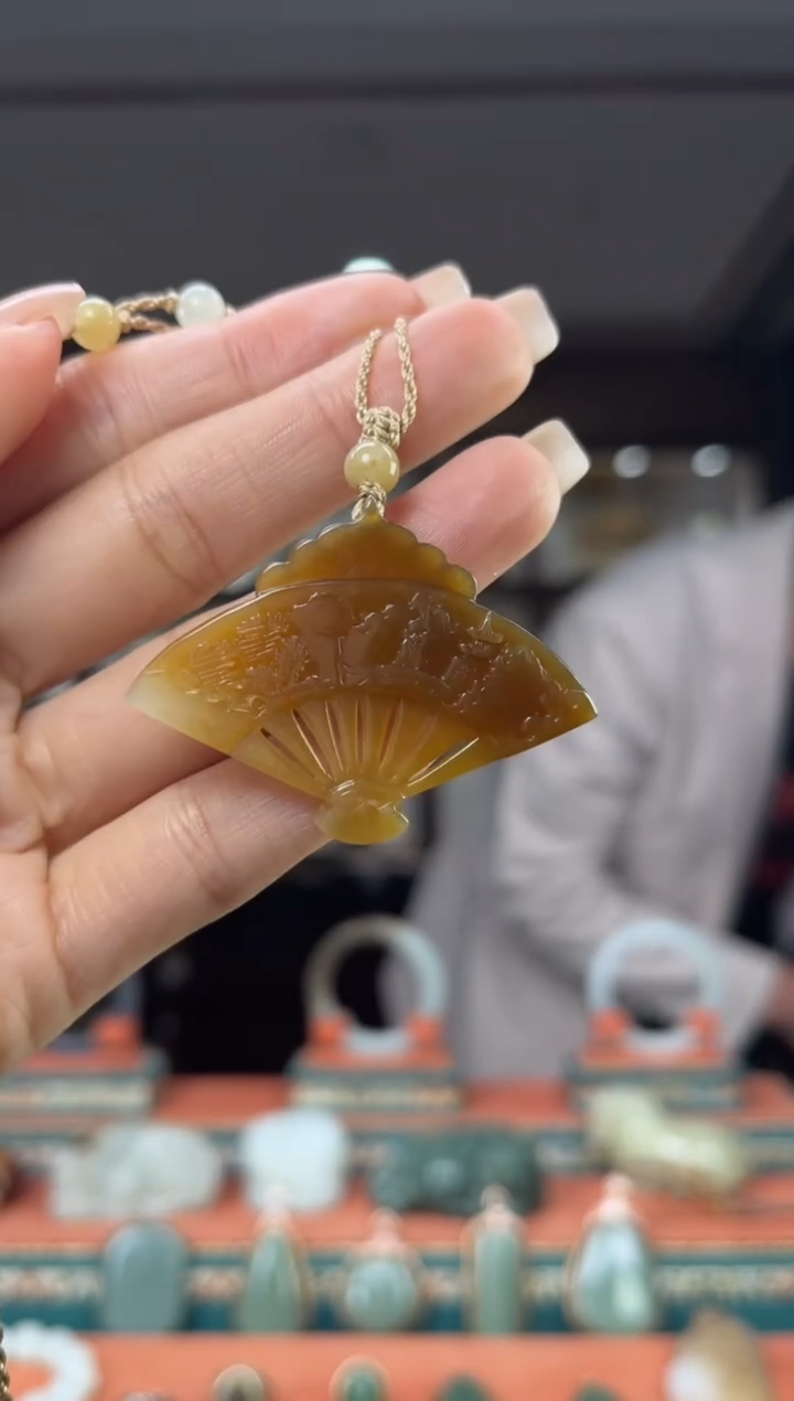 颈饰未镶嵌和田玉佩佩