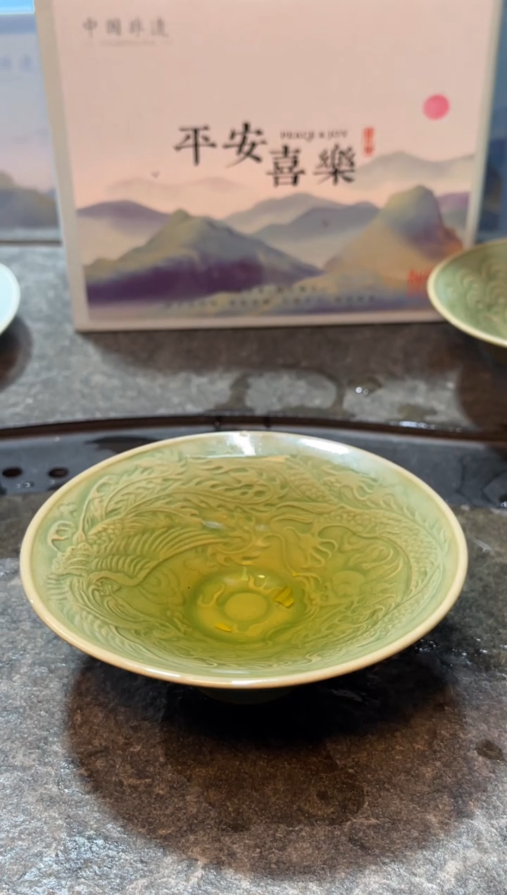 浮雕龙凤斗笠1只