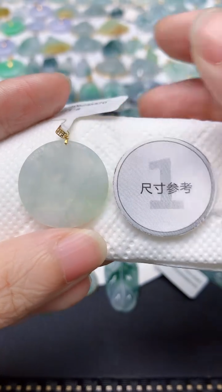 翡翠18K金镶嵌颈饰天然缅甸A货翡翠