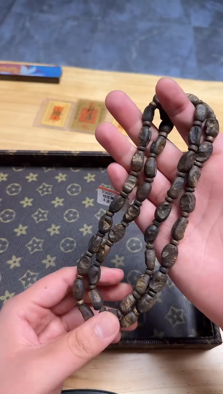 【闪购商品】沉香吊坠沉水板头留疤长串38克+