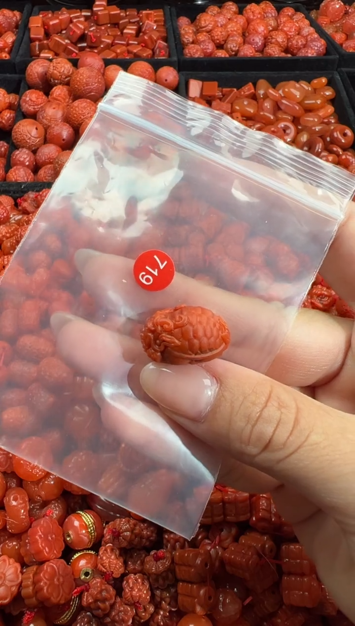 南红玛瑙未镶嵌颈饰1