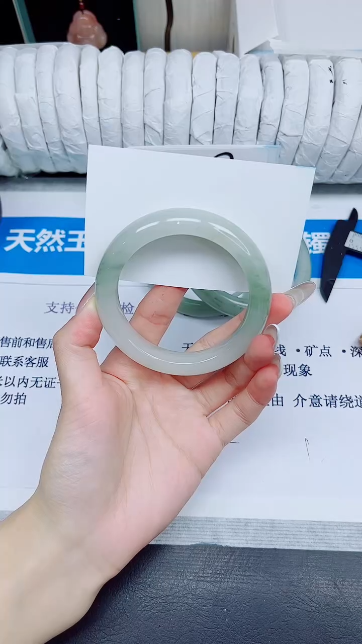 石英质玉手镯未镶嵌173/56