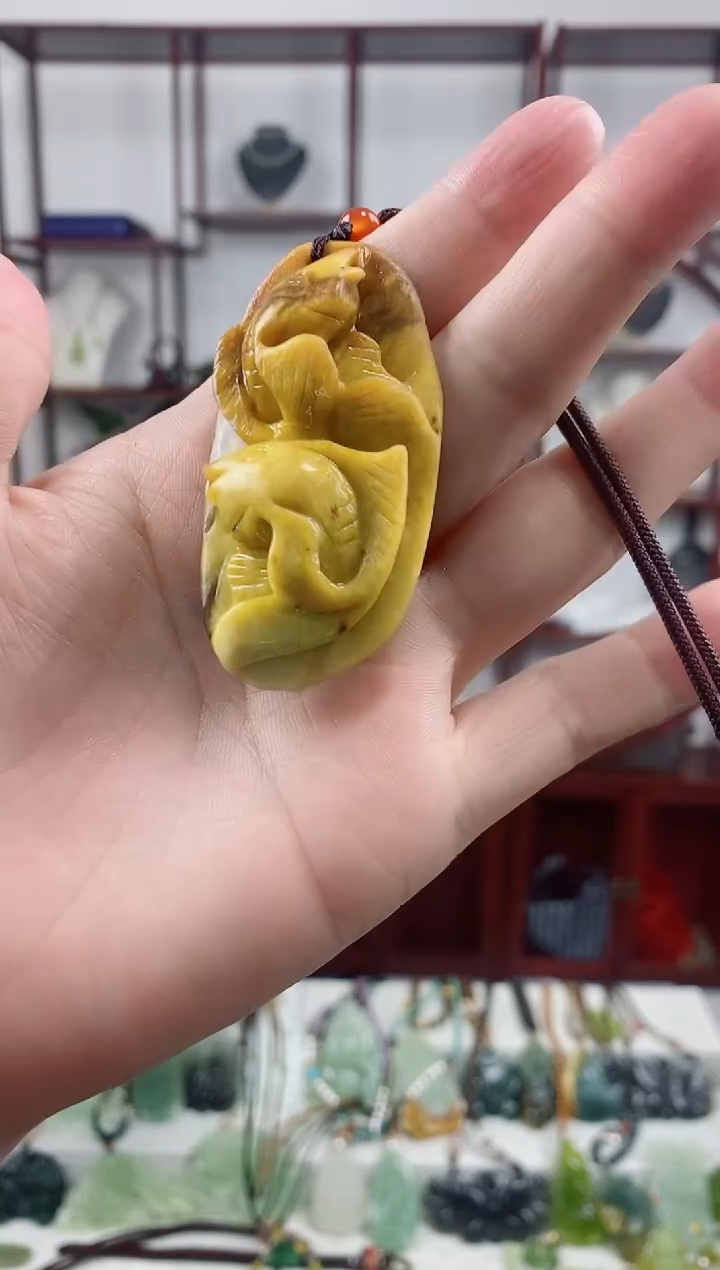 未镶嵌岫玉颈饰鱼