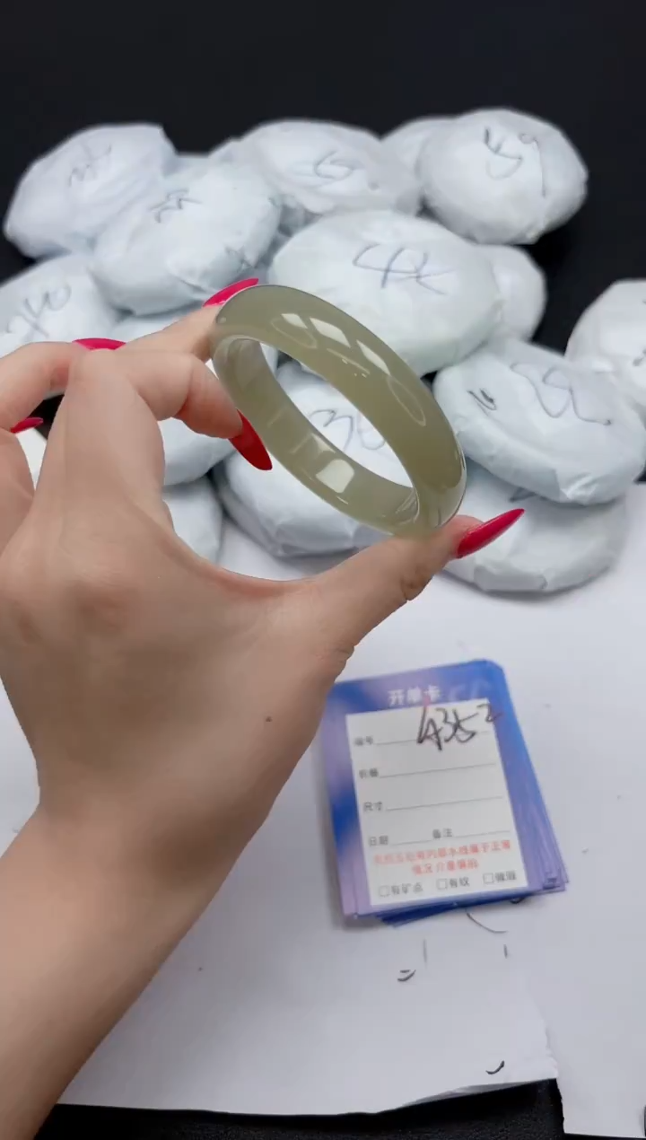 未镶嵌手镯石英质玉A352/5859