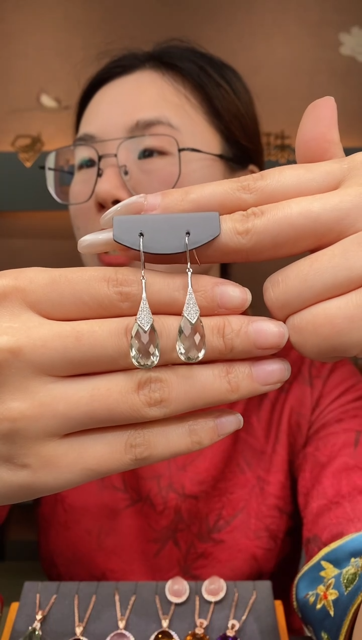 【闪购商品】绿水晶耳钉银S925镶嵌绿水晶耳钉