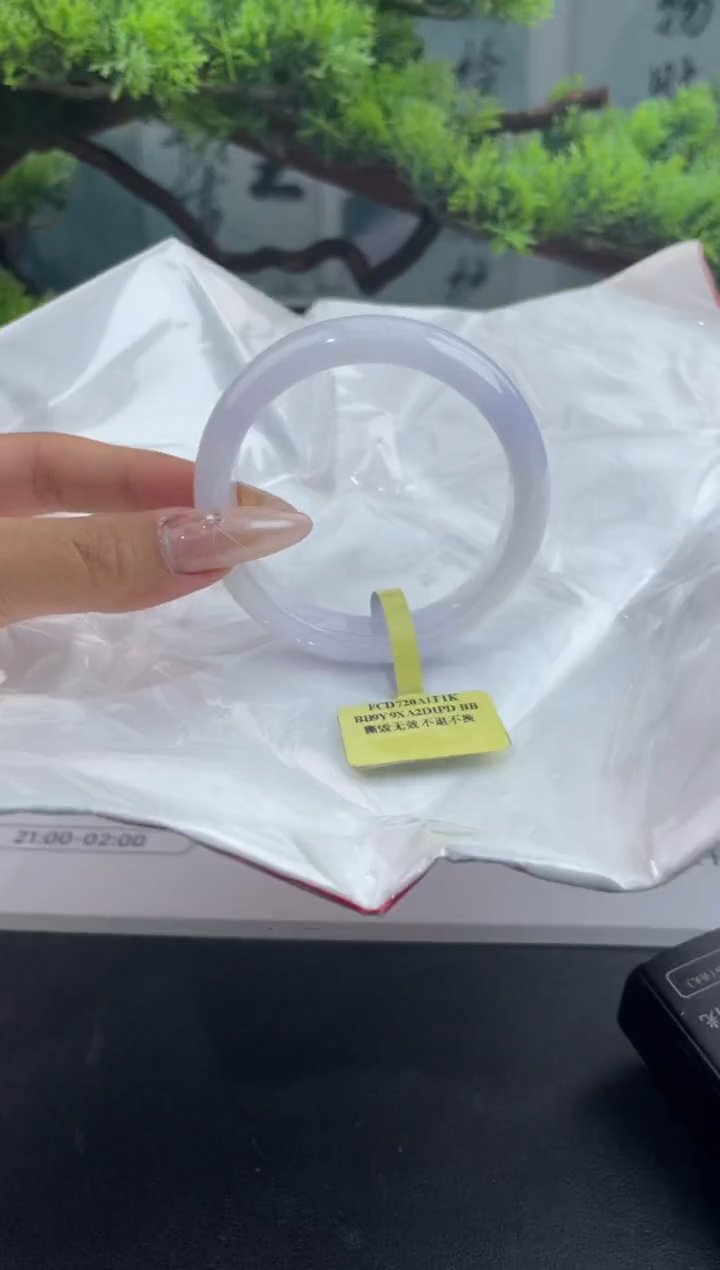 翡翠未镶嵌手镯5翡翠手镯