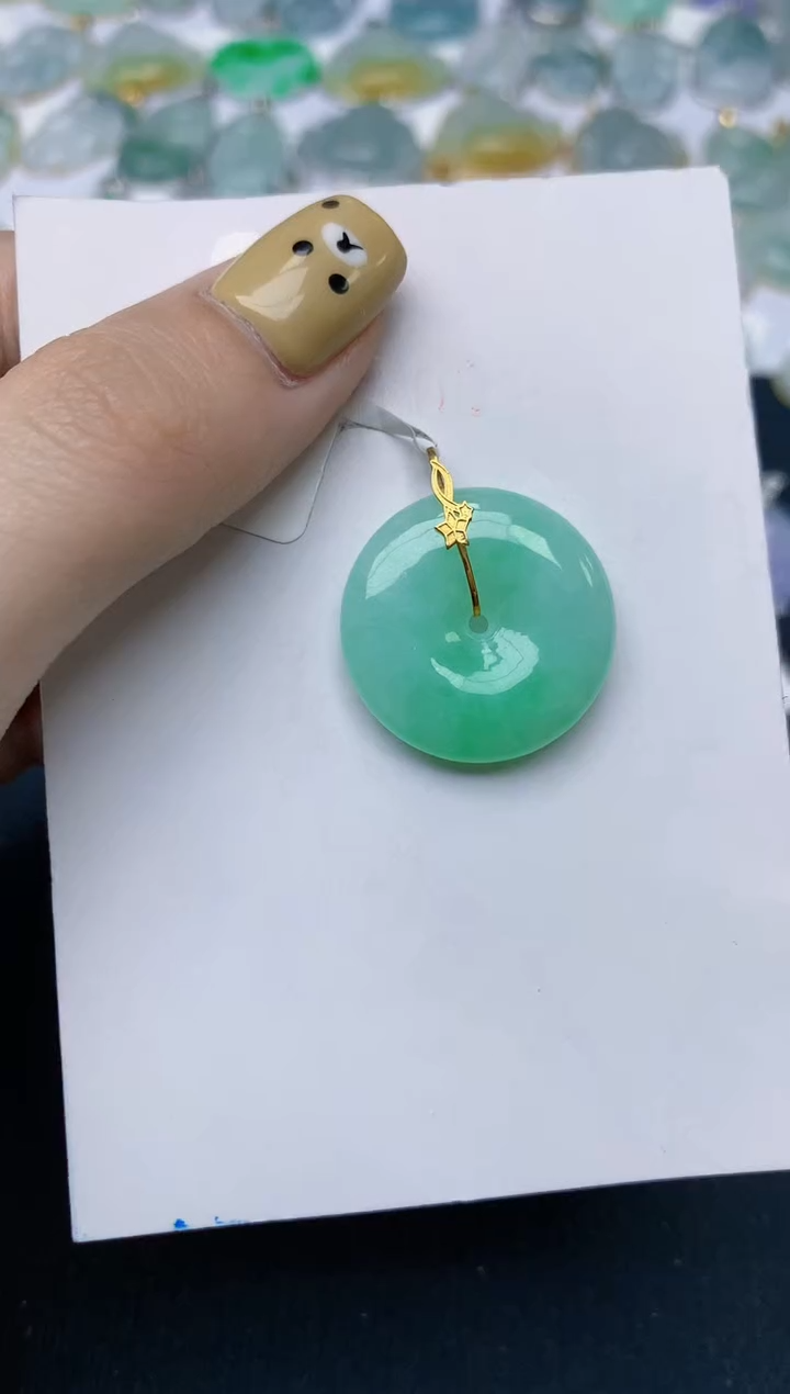 翡翠18K金镶嵌颈饰天然翡翠A货