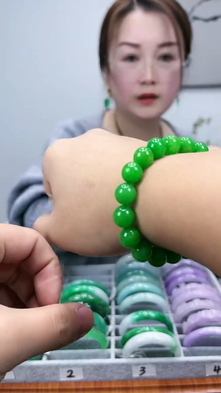 【闪购商品】砖雕s41蜡阳绿满绿手串