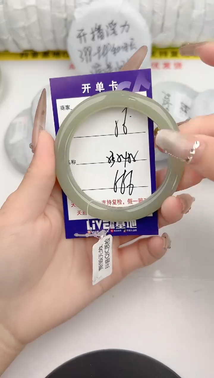 【闪购商品】和田玉手镯未镶嵌6颜色微差无瑕疵