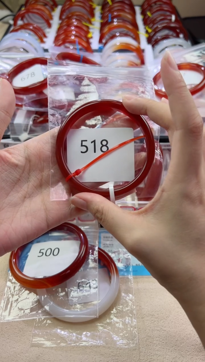 玛瑙/玉髓手镯未镶嵌62圈口*518