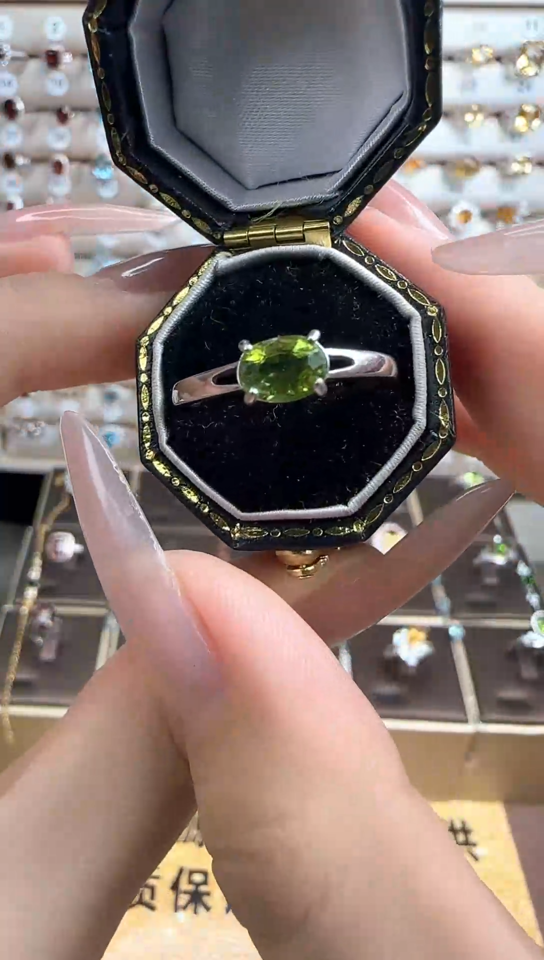 【闪购商品】橄榄石戒指银S925镶嵌横镶款苹果绿橄榄石戒指