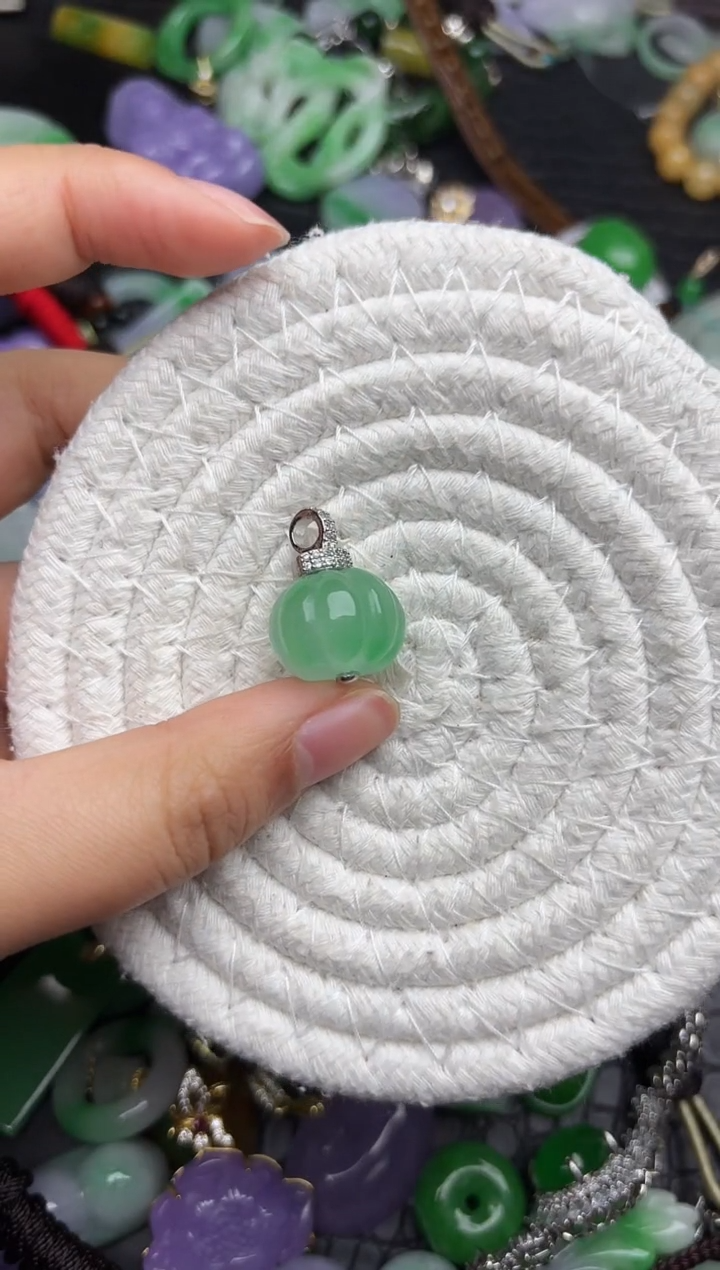 颈饰未镶嵌翡翠缅甸翡翠吊坠