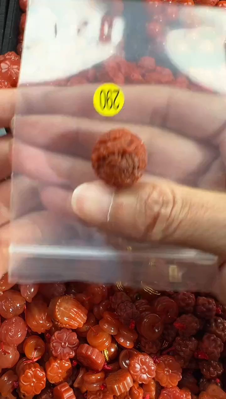 南红玛瑙未镶嵌颈饰1