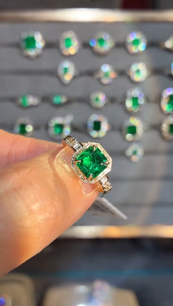 18K金镶嵌戒指祖母绿【闪购】1.35ct/同步展会价/微油