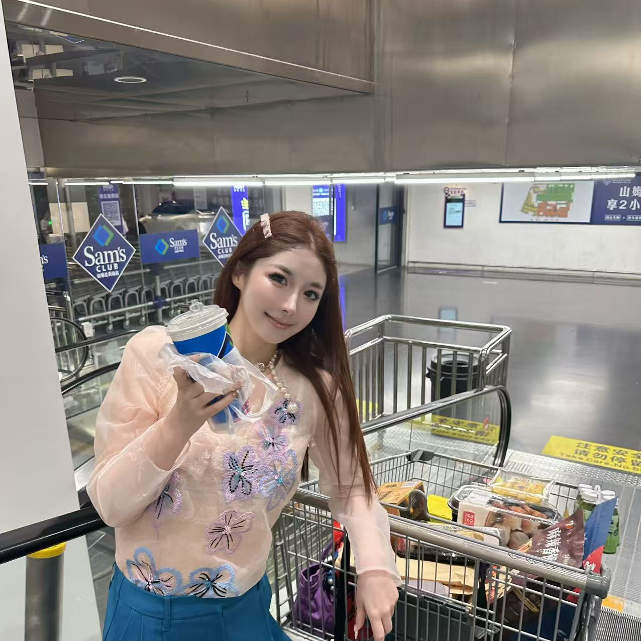 白雪公主泡泡袖钉珠纱纱上衣