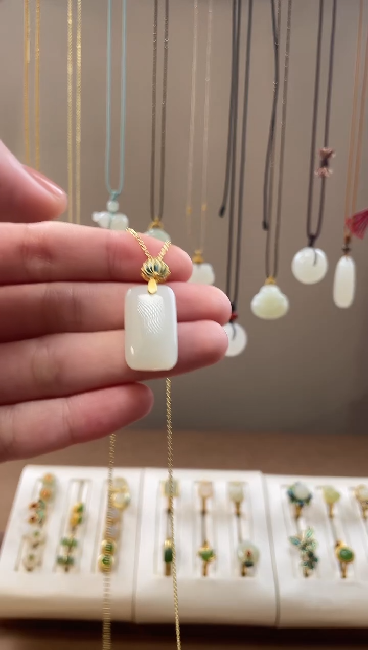 颈饰银S925镶嵌和田玉和田玉吊坠