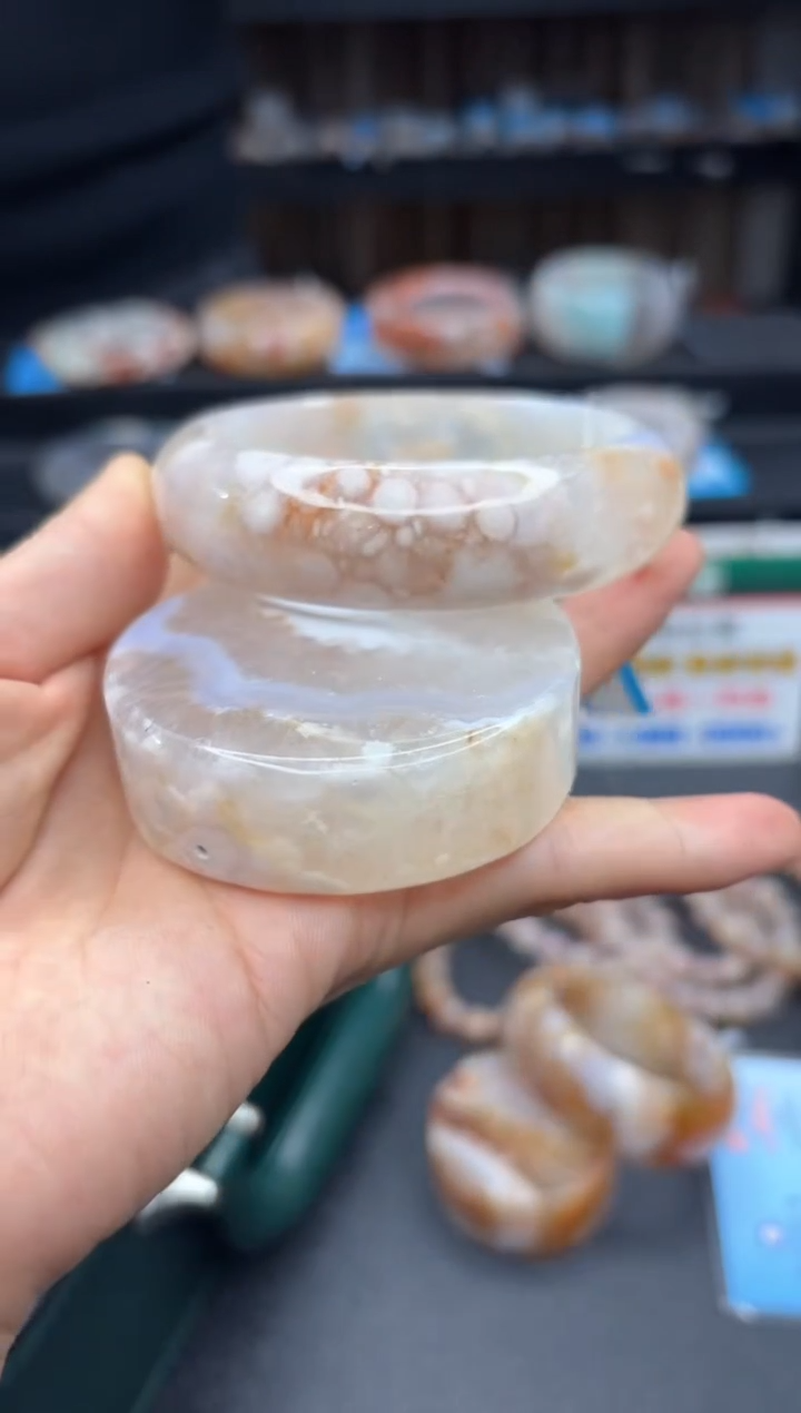 【闪购商品】石英质玉手镯未镶嵌2263（61圈贈送鐲心）