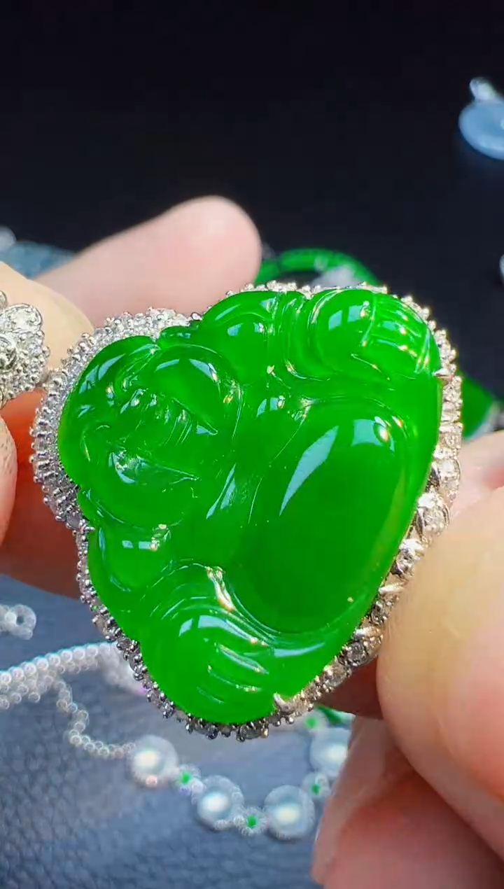 翡翠18K金镶嵌颈饰南*翡翠