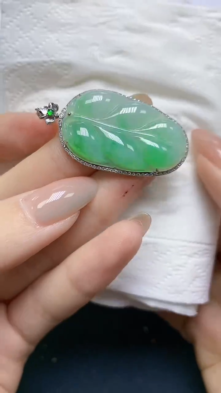 翡翠18K金镶嵌颈饰天然缅甸A货翡翠