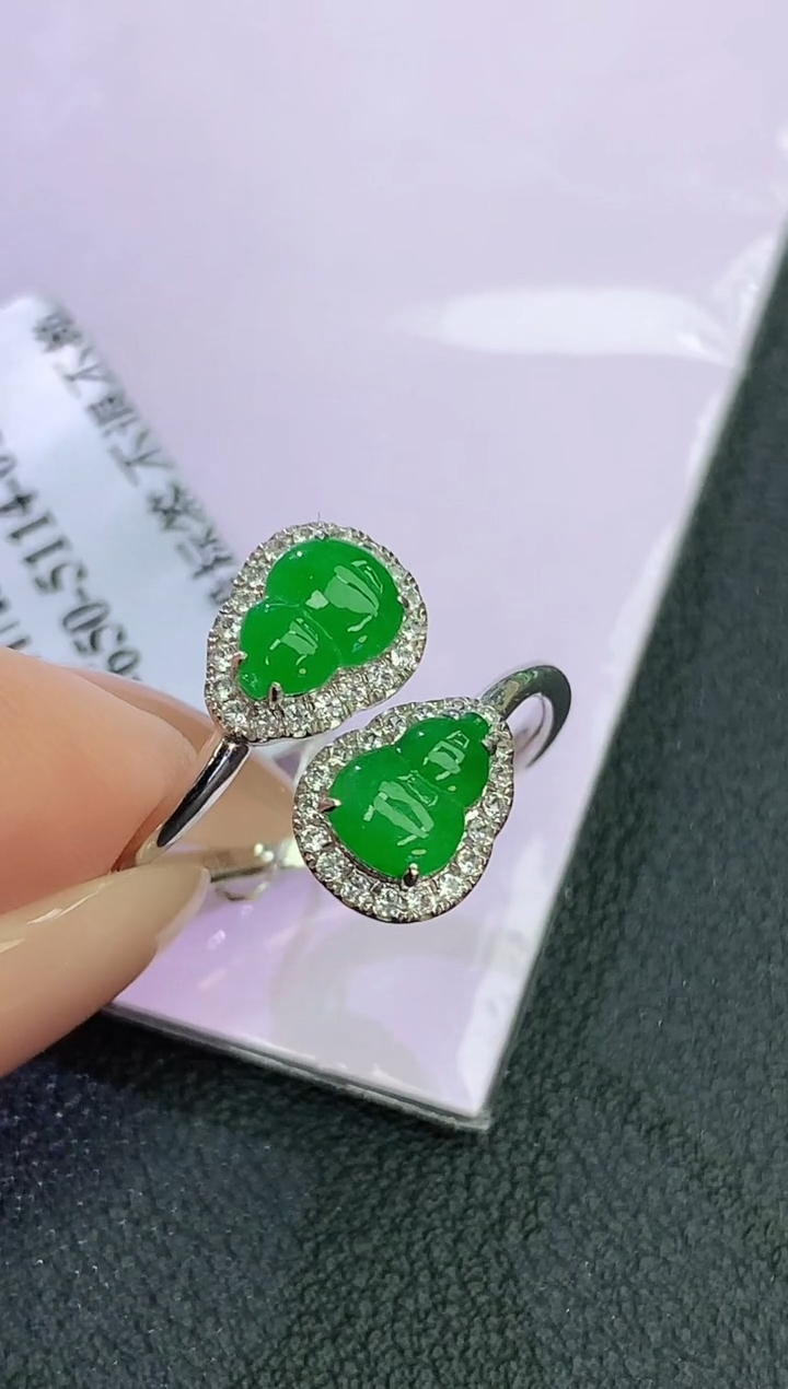 18K金镶嵌戒指翡翠赠礼盒证书 麦麦