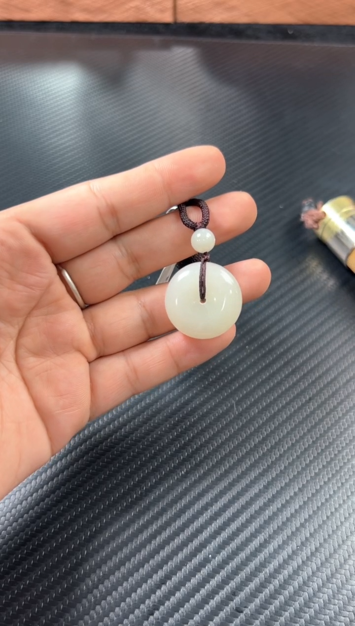 和田玉未镶嵌吊坠(赠链)且末金山微色差平安扣j