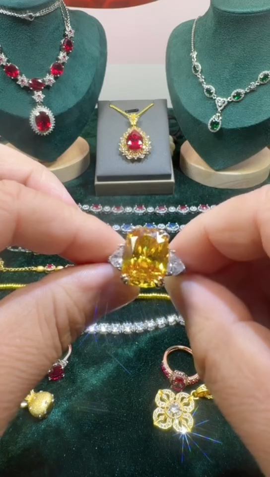 18K金镶嵌戒指/指环钻石0