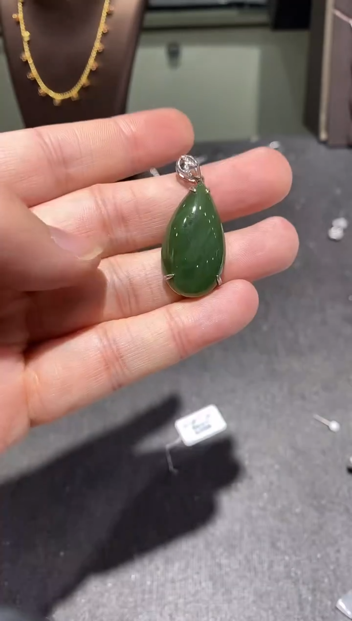 颈饰银S925镀金镶嵌和田玉（碧玉）吊坠