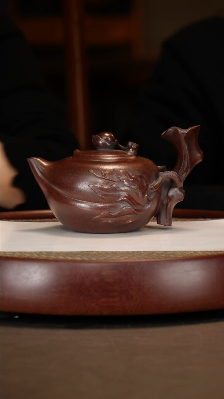 【闪购商品】紫砂茶壶龙山古乌泥大寿桃400c