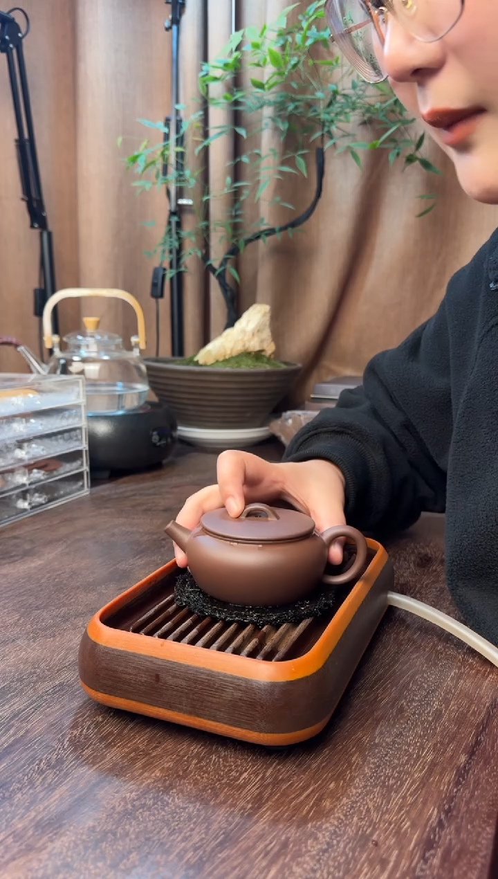 茶壶紫砂大彬诗意-半手工制-黄龙山紫泥-40目-容量：180CC