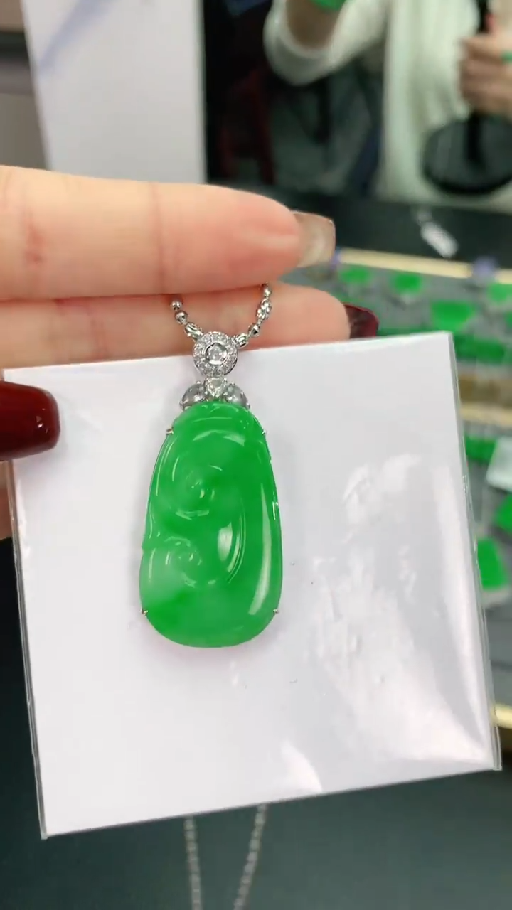 【闪购商品】翡翠颈饰18K金镶嵌赠礼盒证书