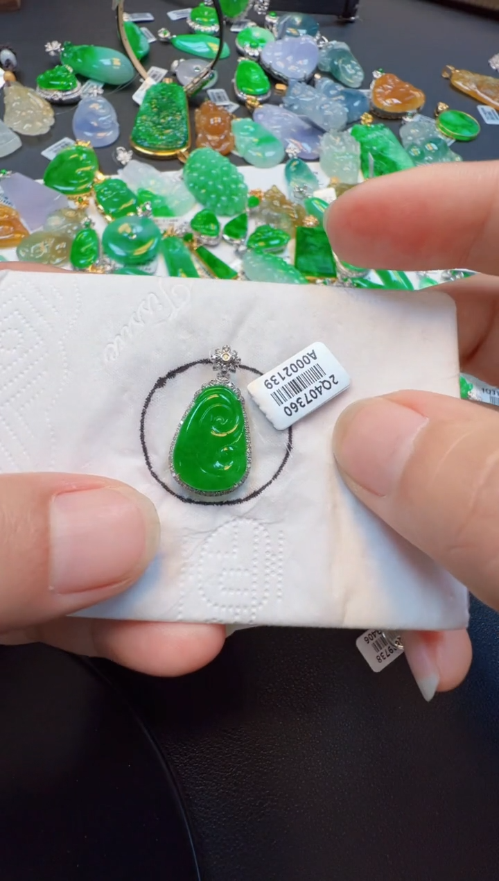 【闪购商品】翡翠吊坠(不含链)18K金镶嵌4680