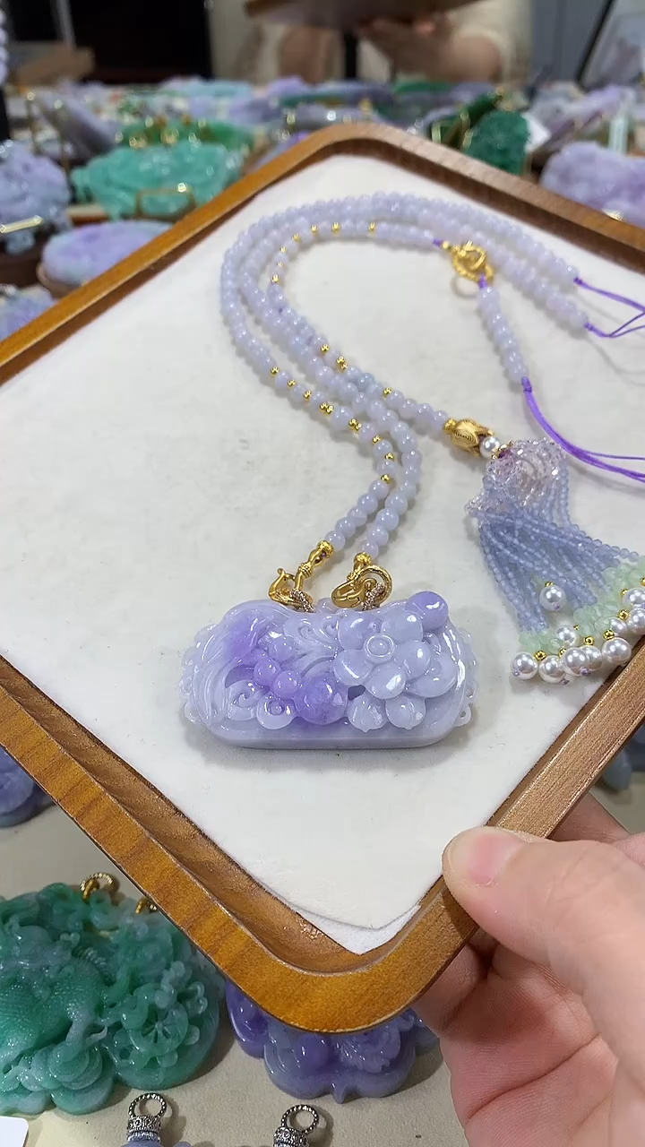 颈饰未镶嵌翡翠吊坠