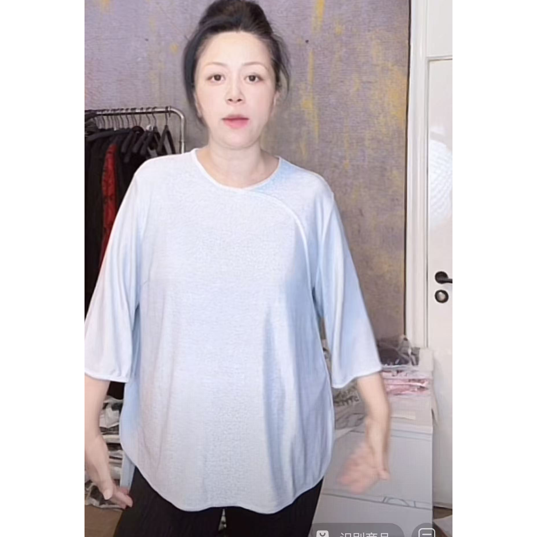 妙唐亮丝狮山大码新款弹力女士上衣6033灰白色